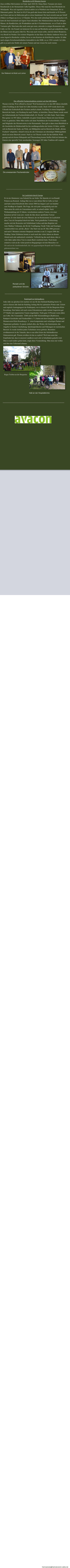 heimastube@heimatverein-calbe.de Bornholm in 60 Minuten bereist Zum zwölften Mal konnten wir Ende April 2024 Dr. Klaus Harro Tiemann mit einem Reisebericht in der Heimatstube Calbe begrüßen. Dieses Mal stand die Insel Bornholm im Mittelpunkt. Was sich irgendwie deutsch anhört ist in Wahrheit eine Ostseeinsel, die zu Dänemark gehört. Die Insel ist 45x35 km groß oder besser klein und besteht zu 95 Prozent aus Felsen und nur im Südwesten gibt es etwas Sandstrand. Die Insel erreicht man per Schiff (Fähre) von Rügen aus in ca. 3,5 Stunden. Wer also nicht unbedingt Badeurlaub machen will, kann die Insel touristisch auf eigene Faust erkunden. Ihre Markenzeichen sind die farbigen Häuser, die Rundkirchen, die Windmühlen und die 6 Fischräuchereien, wo es Fisch in allen Varianten gibt. Man kann aber auch sonst gut essen, entweder in einigen Restaurants oder Cafés vor Ort. Als Freund von leckerem Eis ist man auf Bornholm auch gut aufgehoben, denn die Dänen essen das ganze Jahr Eis. Was man auch wissen sollte, sind die hohen Bierpreise, wie überall im Norden. Ein weiterer Hingucker ist das Haus von Martin Anderson Nexö, der seine Jugend in Bornholm verlebte, bevor er eine Karriere als Schriftsteller machte. Er lebte nach einigen Zwischenaufenthalten letztendlich in der DDR, wo er 1954 verstarb. In Calbe gibt es ja auch eine Straße mit seinem Namen und nun wissen Sie auch warum. Der Referent mit Mutti und Lehrer Die offizielle Fischereitradition existiert seit fast 600 Jahren Warum wird das Wort offiziell so betont? Weil bestimmtweit vor den 600 Jahren ebenfalls schon Fischfang an der Saale bei Calbe betrieben wurde. Doch 1439 wurde durch eine Urkunde des Erzbischofs den Fischern amtlich erlaubt, Fischfang in einem festgelegten Bereich der Saale, von Nienburg bis nach Trabitz, zu betreiben. Dieses Datum wurde somit zur Geburtsstunde der Fischereibrüderschaft „St. Nicolai“ zu Calbe Saale. Nach Adam Ries genau vor 585 Jahren. Jedenfalls ein guter Grund dieses Datum mit einer kleinen Feier zu gedecken. Mitte März trafen sich dann Nachfahren der Fischereibrüder, Freunde und Mitglieder des Heimatvereins in der Heimatstube. Dort gab es dann einen Rückblick in die Geschichte der Brüderschaft bis hin zumBaugeschehen der letzten 10 Jahre, welche sich im Bereich der Saale, am Wehr, am Mühlgraben und im Bereich der Straße „Kleine Fischerei“ abspielten. Aktuell wird ja die alte Ufermauer am ehemaligen Mühlengelände durch ein neues Bauwerk ersetzt. Nach so viel Theorie wurde für das leibliche Wohl gesorgt und als kleiner Höhepunkt und Überraschung konnte Steffen Held als Initiator des Ganzen eine spezielle Torte anschneiden. Sozusagen 585 Jahre Tradition süß verpackt. ---------------------------------------------------------------------------------------- ---------------------------------------------------------------------------------------------- Die anwesenden Fischereibrüder Im Laufschritt durch Europa Er ist ein Abenteurer vom Scheitel bis zur Sohle. Die Sprache ist von Ronald Prokein aus Rostock. Anfang Mai war er zum dritten Mal in Calbe zu Gast und hatte seinen Reisebricht über seinen 5004 km langen Lauf von Istanbul zum Nordkap im Gepäck. Die Frage, die sich jeder zwangsläufig nach der Motivation für solch ein Unternehmen stellt, ist schnell erklärt. Nach Weltumradelung mit 22 Jahren, verschiedenen anderen Touren, wie einer Kanutour auf der Lena usw. wurde die Idee dieser sportlichen Tortour geboren. Er wäre damit der erste Mensch, der im Hochsommer im Laufschritt diese Tour als Europalauf absolviert hätte. Nach gründlicher Vorbereitung machte sich der Rostocker mit Schäferhund Arthus und dem Begleiter mit Auto Mathias Volkmann, der für die Verpflegung, Foto& Video und Sonstiges verantwortlich war, auf die „Reise“. Der Start war am 20. Mai 2006 gewesen und nach 3 Monaten extremer Strapazen erreichte er am 21.August 2006 das Nordkap. Seine Erlebnisse konnte er auch nach den vielen Jahren an diesem Abend noch sehr authentisch vermitteln. Vielleicht lag das auch daran, dass er viele Jahre später diese Tour in einem Buch verarbeitet hatte. Noch heute erinnert er sich an die vielen positiven Begegnungen mit den Menschen vor Ort und an die Gastfreundschaft, die von gegenseitigem Respekt und Toleranz gekennzeichnet war. Ronald und die  zerlaufenen Schuhe ------------------------------------------------------------------------------------------------ Radelspaß im Salzlandkreis Jedes Jahr zur gleichen Zeit machen wir uns für den Salzland-Radeltag bereit. So auch in diesem Jahr fand der Radeltag Anfang Mai bei optimalem Wetter statt. Zielort und zugleich Austragungsort der Radlerparty war in diesem Fall die Burgruine Klein Rosenburg. Dort hatten sich nach ersten Erkenntnissen außer normal Angereiste,gut 277 Radler mit organisierten Touren eingefunden. Nicht ganz 10 Prozent waren dabei aus Calbe. Die Veranstalter –EMS und der RRF Kleinmühlingen (Radfreizeit, Radsport Geschichte und Friedensfahrt e. V.) hatten mit dem Gastgeber, dem Burg-& Heimatverein Klein Rosenburg e. V. einen kompetenten und vielseitigen Partner und Organisator gefunden. Es passte einfach alles, das Wetter, die Gastronomie, das Angebot in Sachen Unterhaltung, Spielmöglichkeiten und Führungen im touristischen Bereich. Es wurde letztlich jedem Teilnehmer etwas geboten. Besonders erwähnenswert ist die Tatsache, dass es aus allen Ecken des Salzlandkreises Gästezustrom gab. Warum erwähne ich das so explizit? Weil man sonst das Empfinden hat, dass in unserem Landkreis noch sehr in Schubladen gedacht wird. Dass es auch anders gehen kann, zeigte diese Veranstaltung. Man muss nur wollen und über den Tellerrand schauen.  Reges Treiben an der Burgruine Halt an der Hospitalkirche -------------------------------------------------------------------------------------------------------